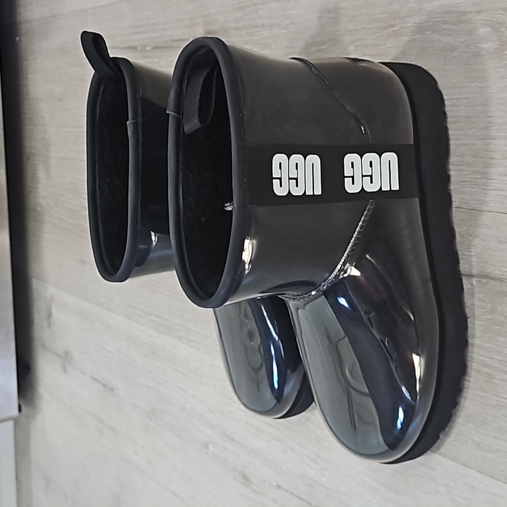 UggPlush Waterproof Women's Boots Size 10 NWOT